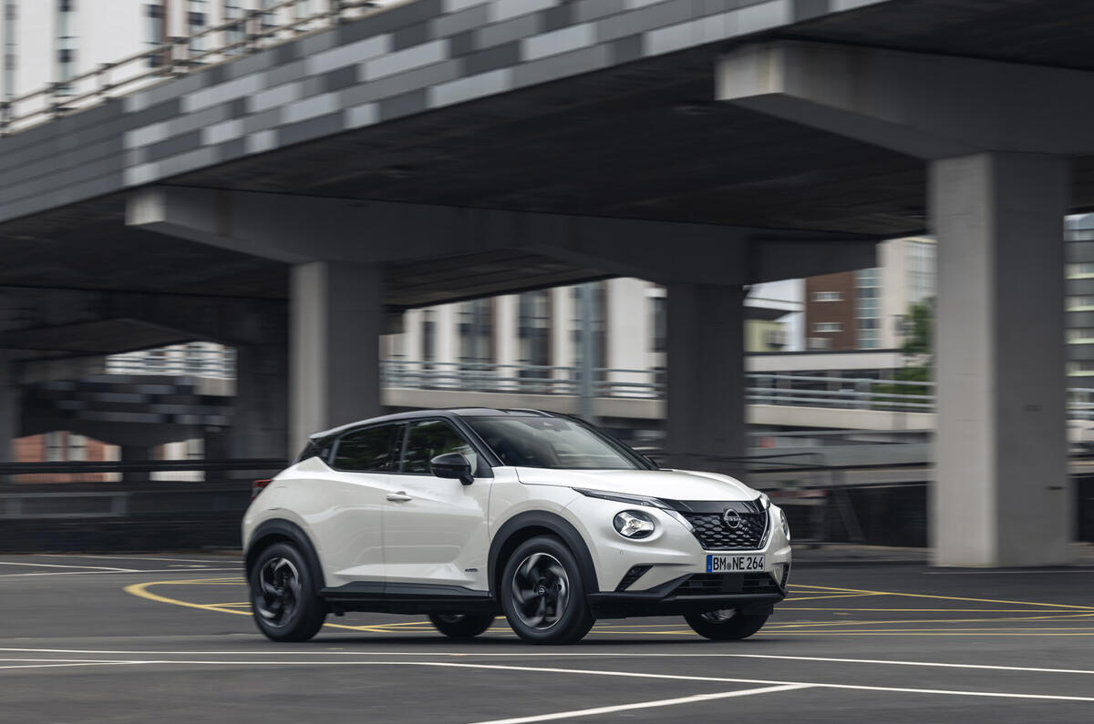 17 Nissan Juke Hybrid 2022 FD pas un coin