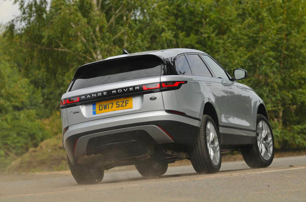 17 range rover velar rear cornering 0