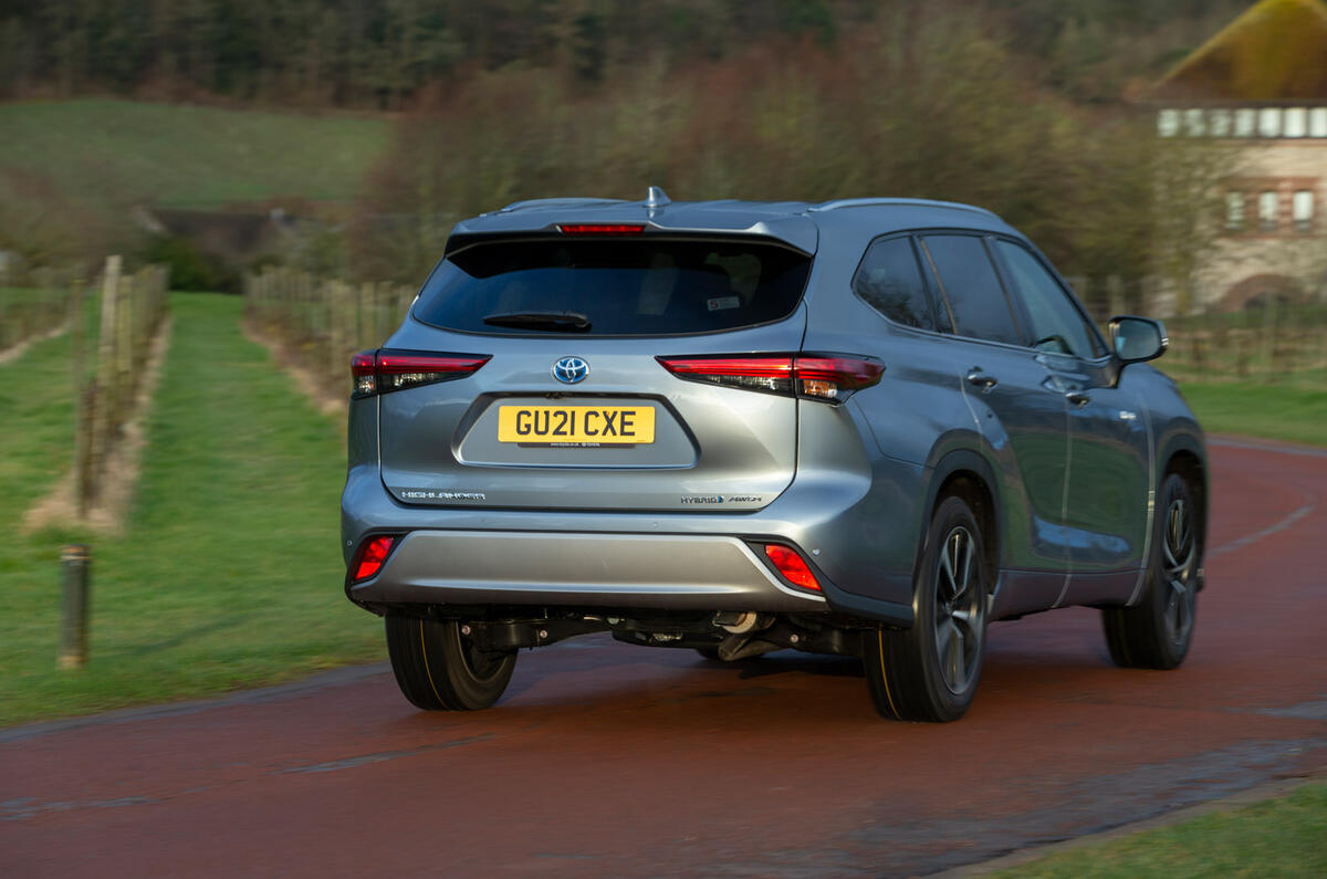 17 Toyota Highlander 2021 UE : premier essai sur route arrière