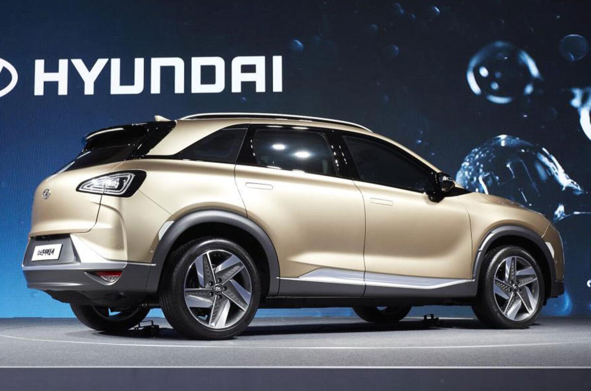 Hyundai Shows All New Electric Suv With 497 Mile Range Autocar