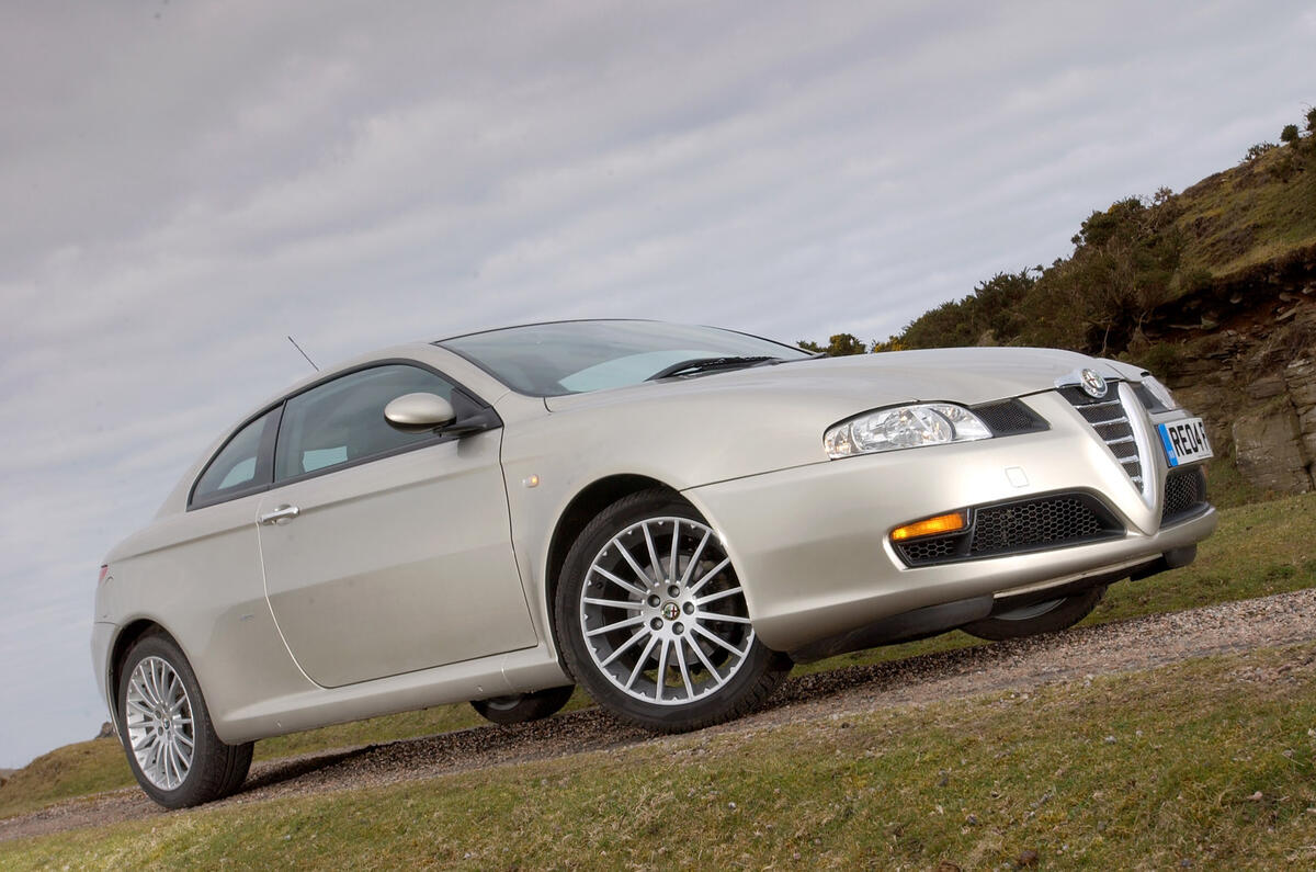 Alfa Romeo GT - hero front