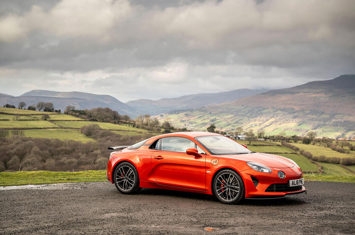 18 Alpine A110 S 2022 UE : essai de conduite sur route avant statique