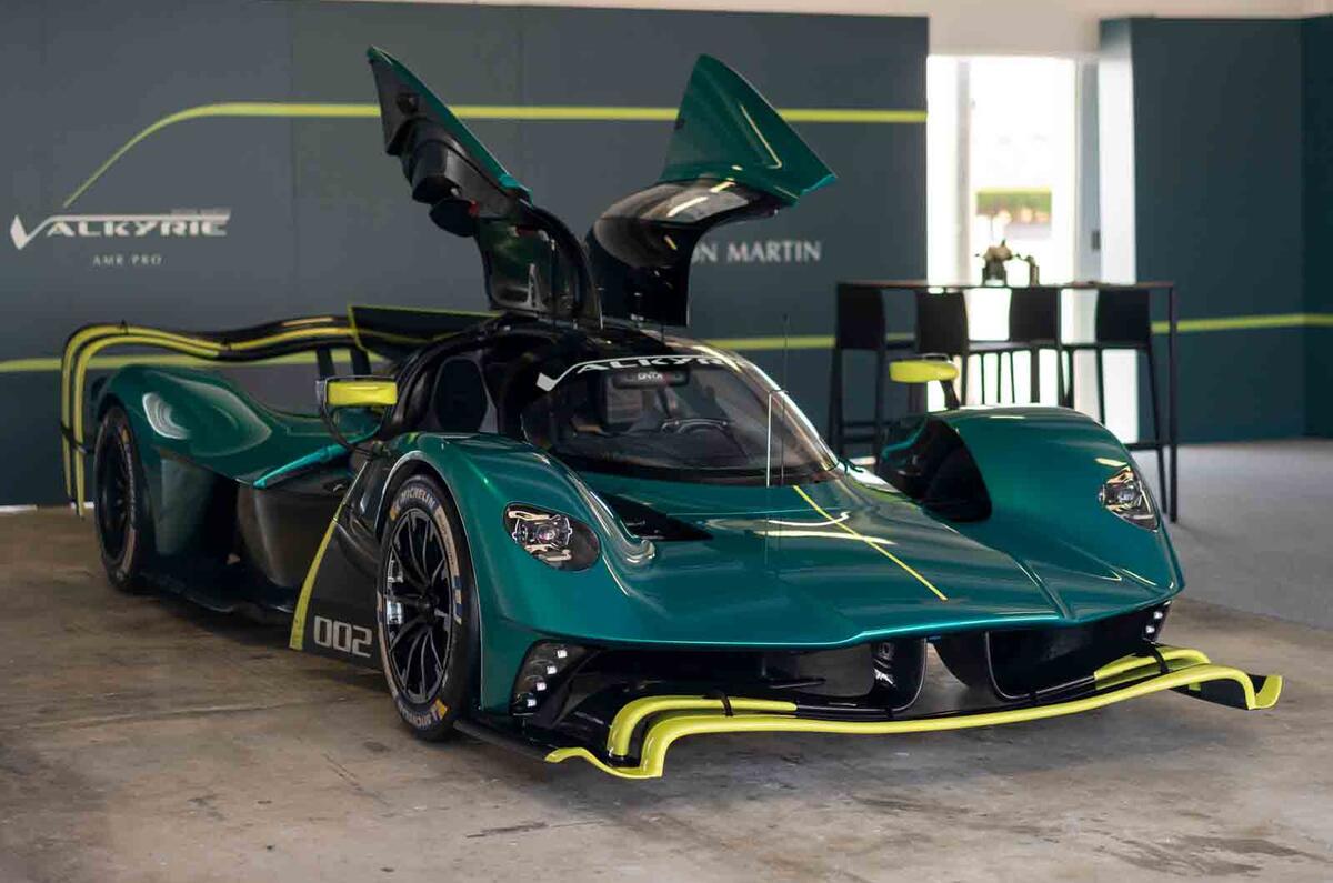 18 aston martin valkyrie amr pro