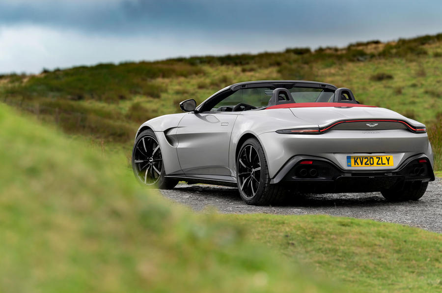 Aston Martin Vantage Roadster 2020 : premier bilan de conduite au Royaume-Uni - statique arrière