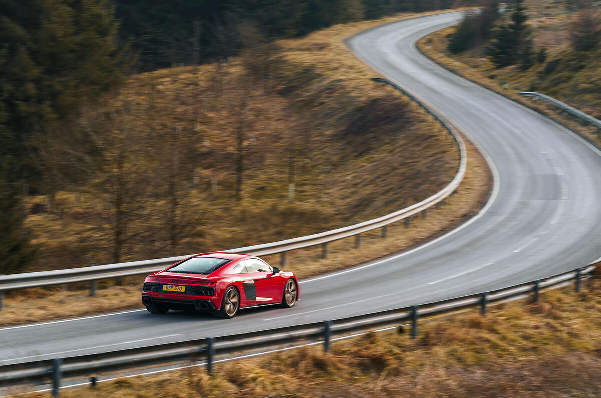 18 Audi R8 V10 RWD Performance 2022 UE : essai en virage