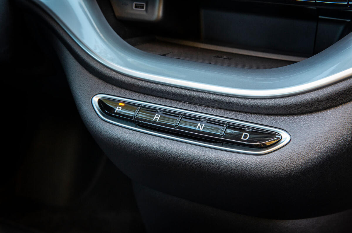 2021 Fiat 500 electric left-hand drive UK review - drive select