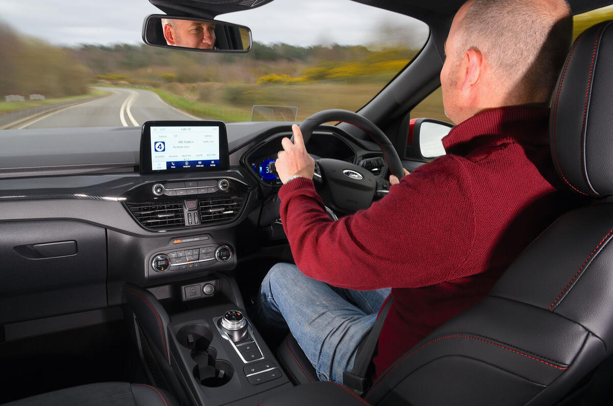 Ford Kuga ST-Line PHEV 2020 : premier bilan de conduite au Royaume-Uni - James Disdale au volant