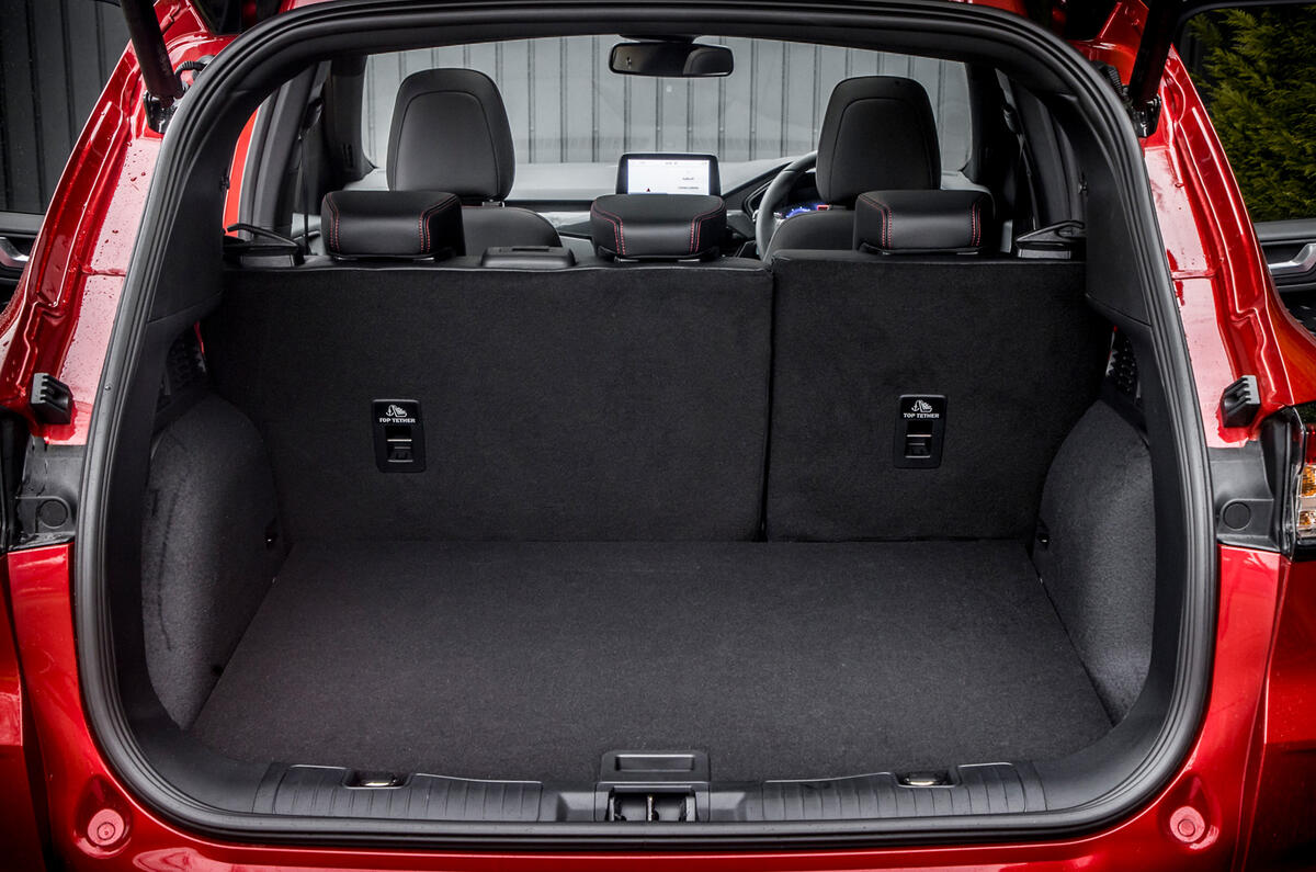 18 Ford Kuga FHEV 2021 UE FD coffre à bagages
