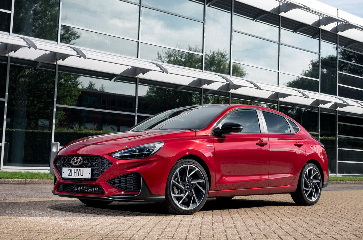 18 Hyundai i30 Fastback DCT N Line 2022 : essai avant statique