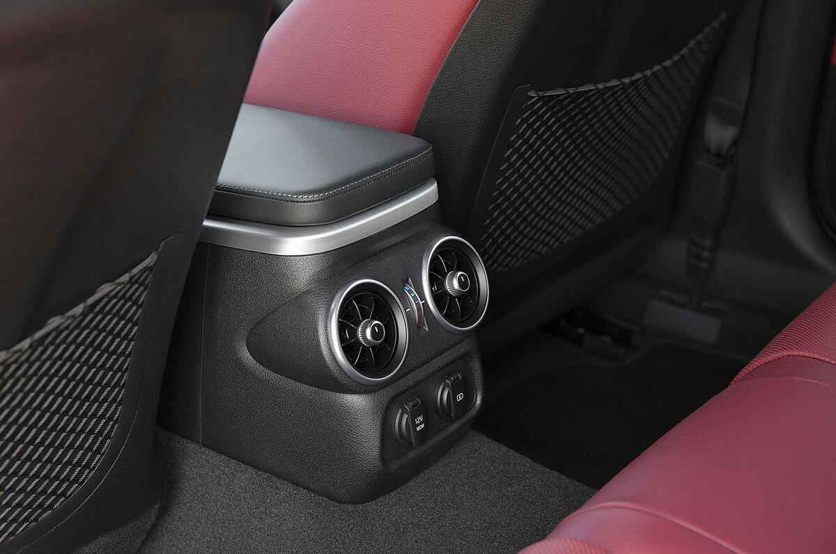 Kia Stinger 2.2 CRDi 2018 UK review rear aircon