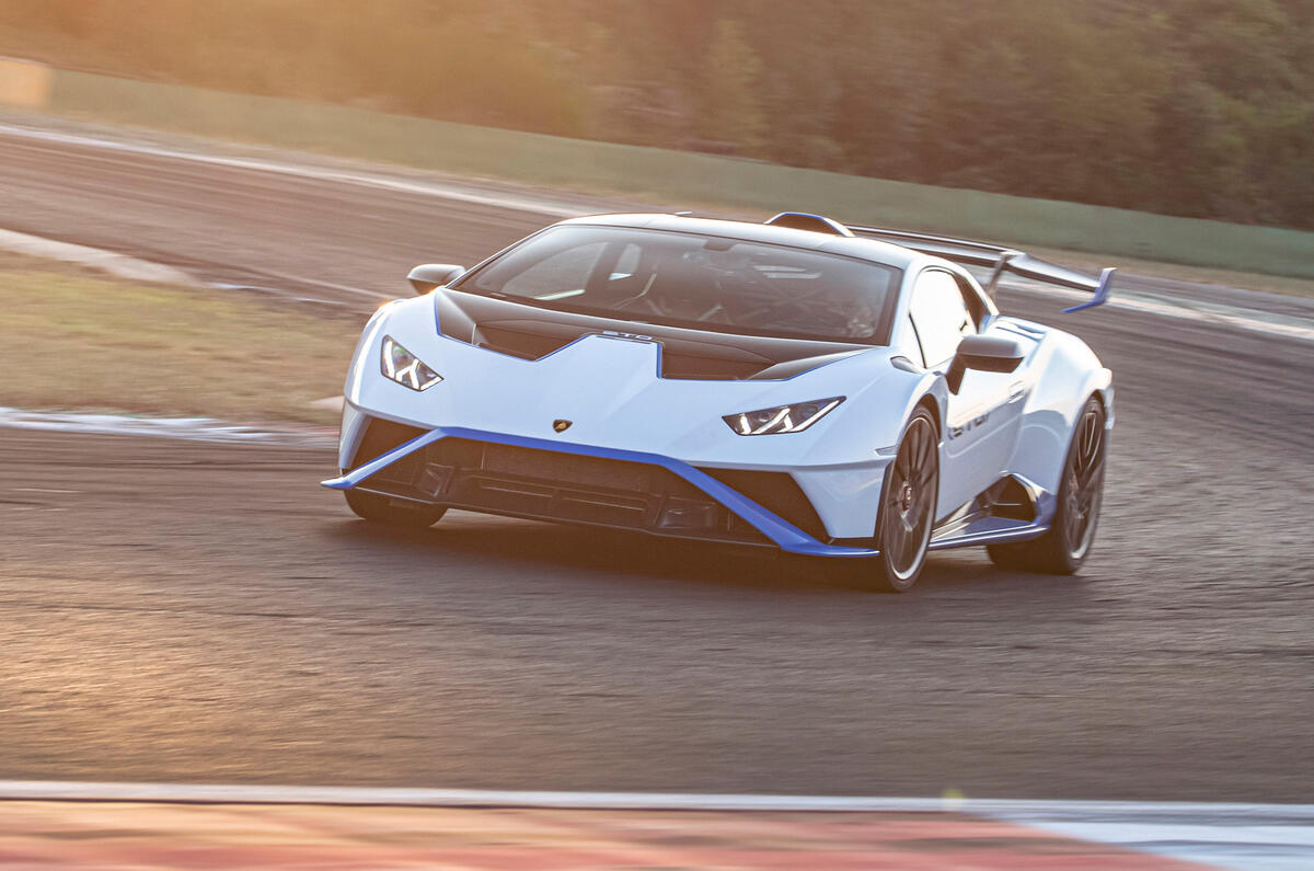 18 Lamborghini Huracan STO 2021 FD avant de virage