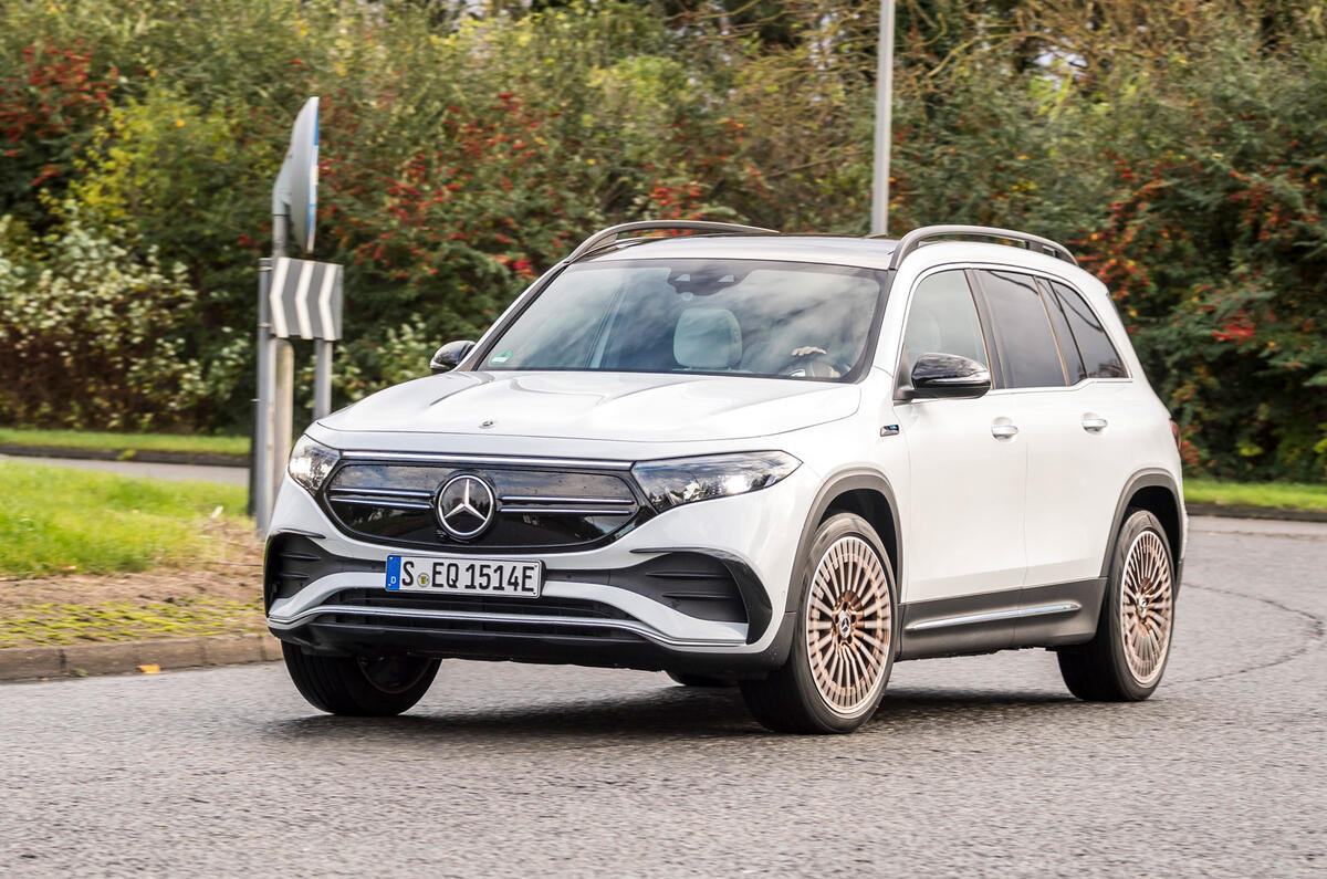 18 Mercedes Benz EQB 2021 : essai routier au Royaume-Uni - virage avant