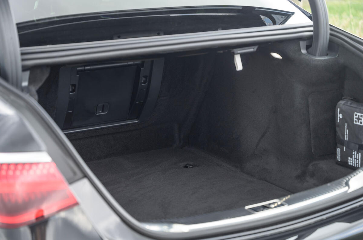 18 Mercedes S Class S400d 2021 UK FD boot