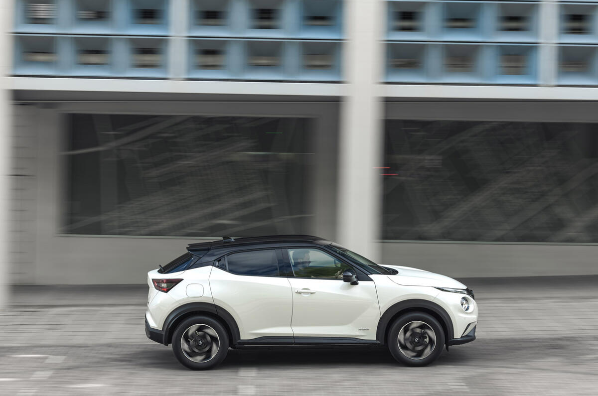 18 Nissan Juke Hybrid 2022 FD pan