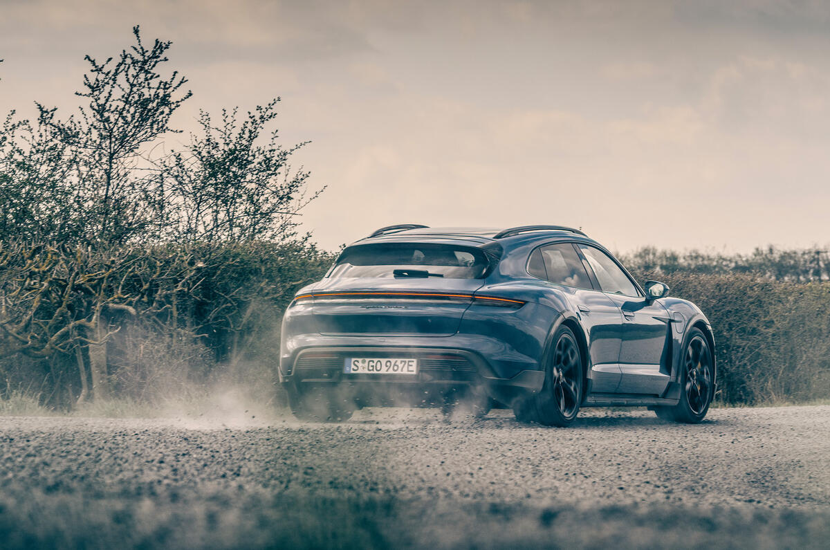 18 Porsche Taycan Cross Turismo 2021 LHD dust