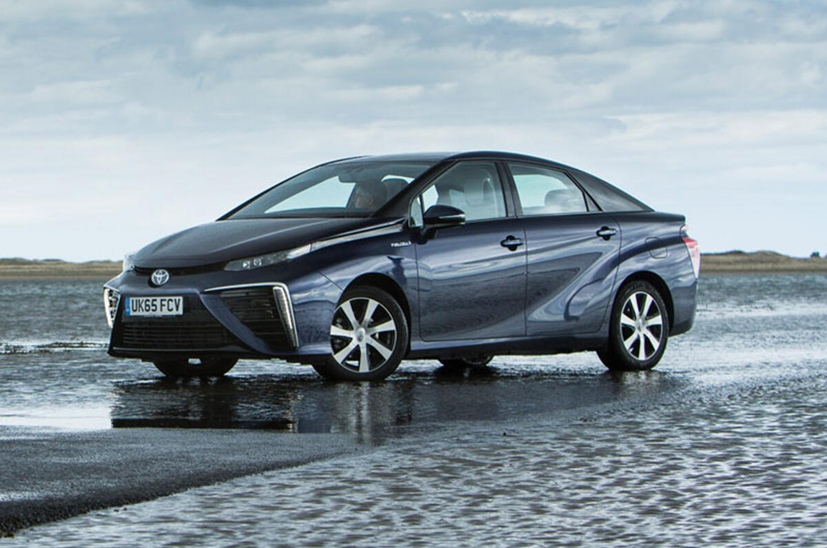 Toyota Mirai - front