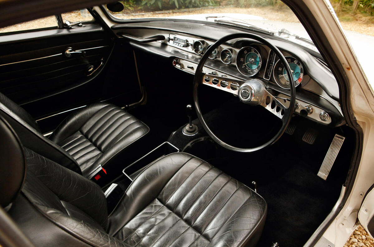 18 volvo p1800