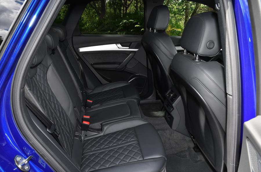 19 Audi SQ5 TDI 2021 UE FD sièges arrière
