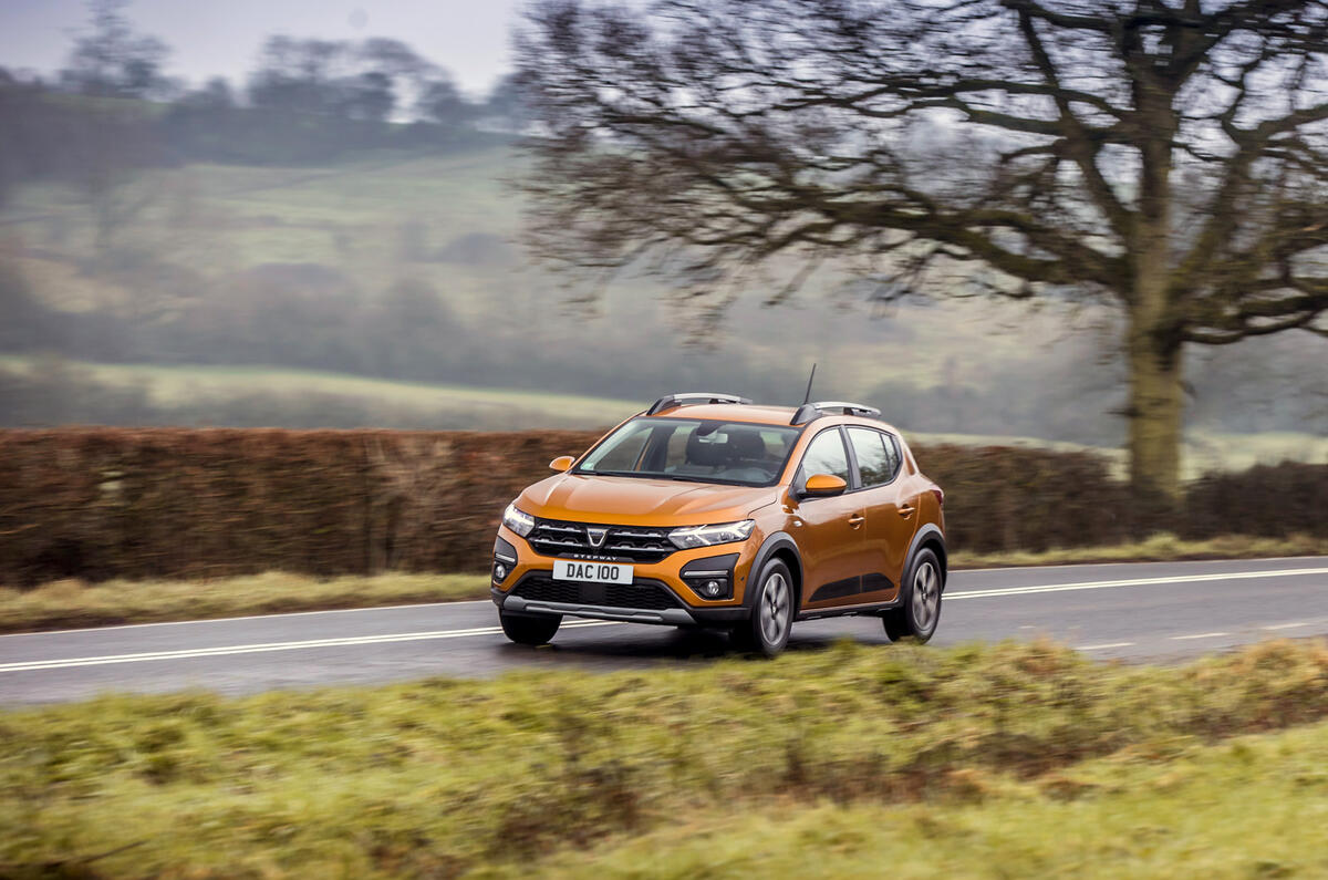 19 Dacia Sandero Stepway 2021 Premier examen de conduite sur le front de la route au Royaume-Uni