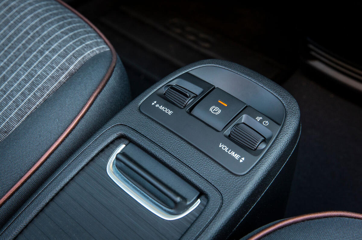 2021 Fiat 500 electric left-hand drive UK review - centre console