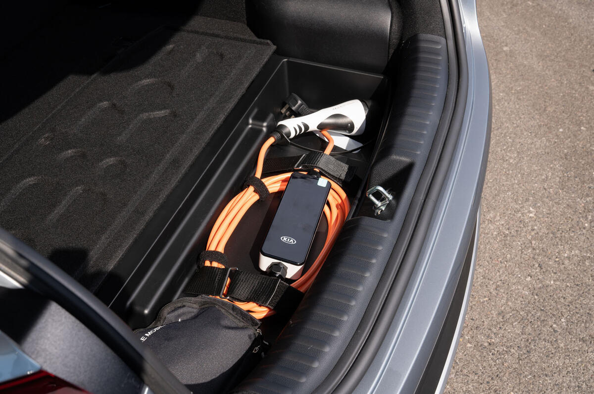 Kia Xceed plug-in hybrid 2020 UK first drive review - cable storage