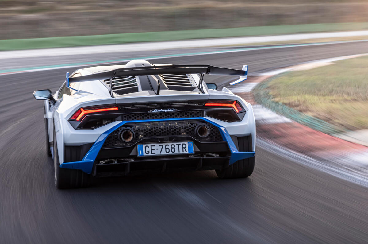 19 Lamborghini Huracan STO 2021 FD angle arrière