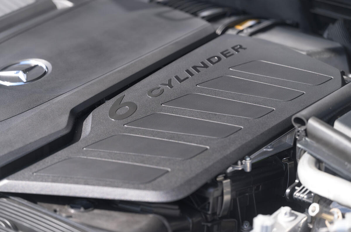 19 Mercedes S Class S400d 2021 UK FD engine