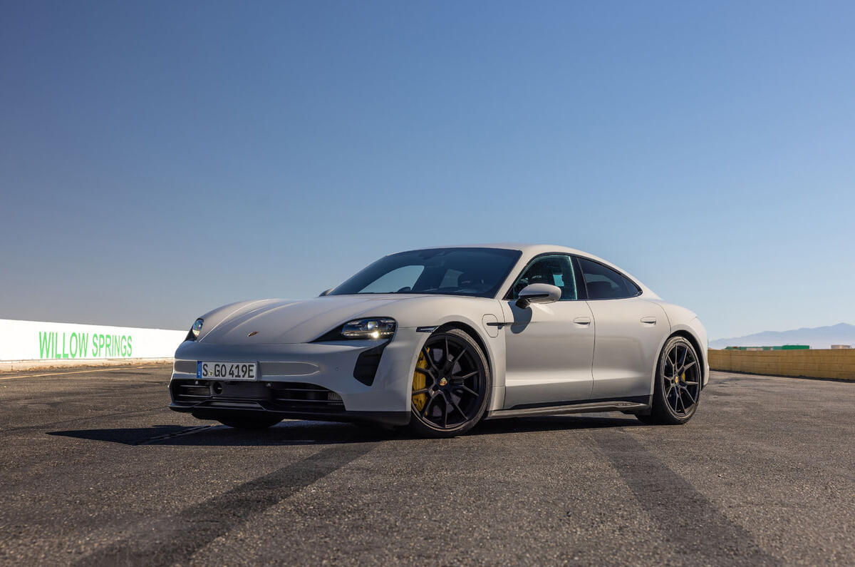 19 Porsche Taycan GTS 2021 premier essai avant statique