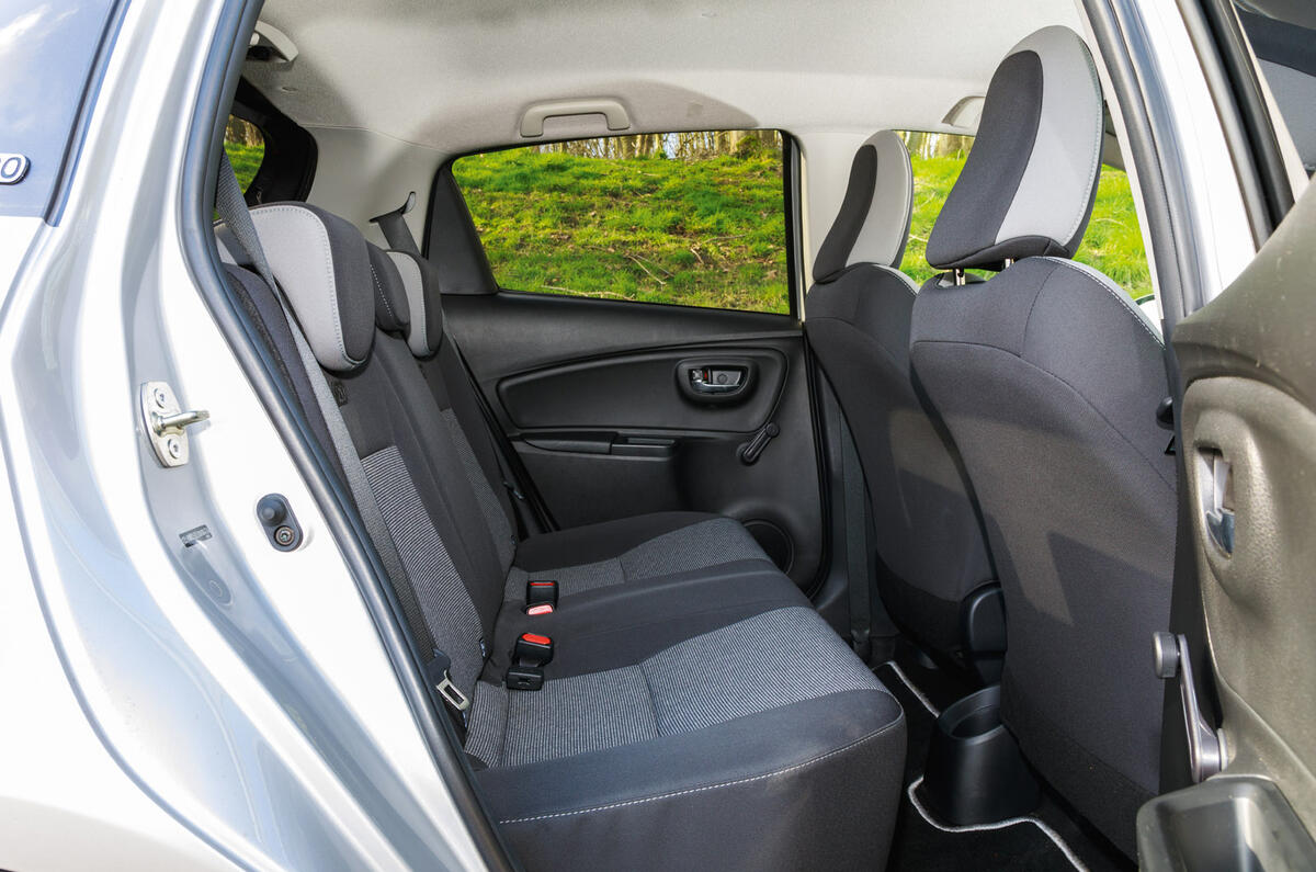 Toyota Yaris - interior