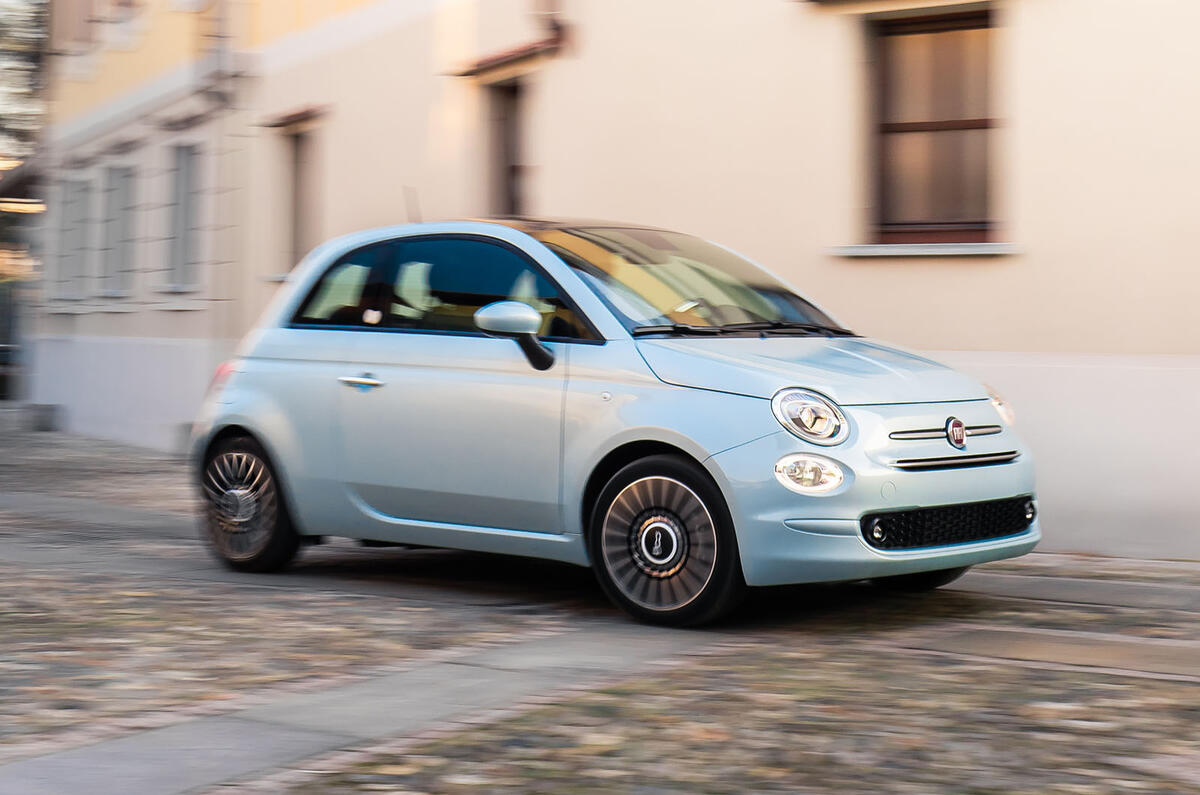 Fiat 500 Hybrid 2020 first drive review - on the road turning