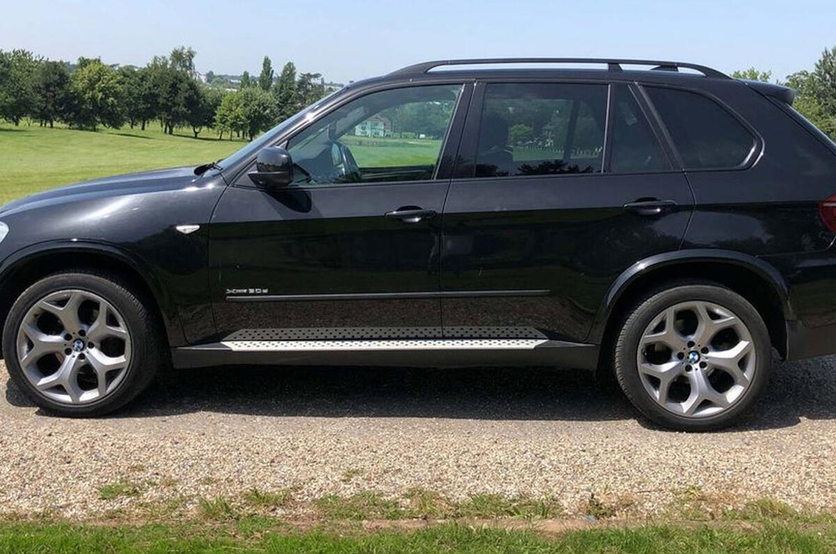BMW X5 3.0d M Sport xDrive 2011 - stationary side