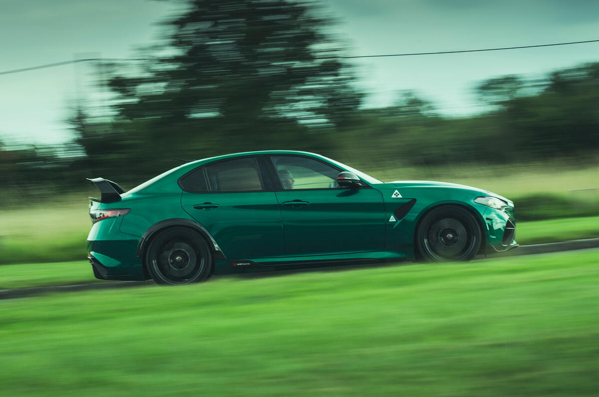 2 Alfa Romeo GTAm 2021 UE LHD fd hero côté