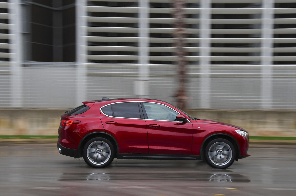 2-alfa-romeo-stelvio-ti-2019-fd-hero-side.jpg