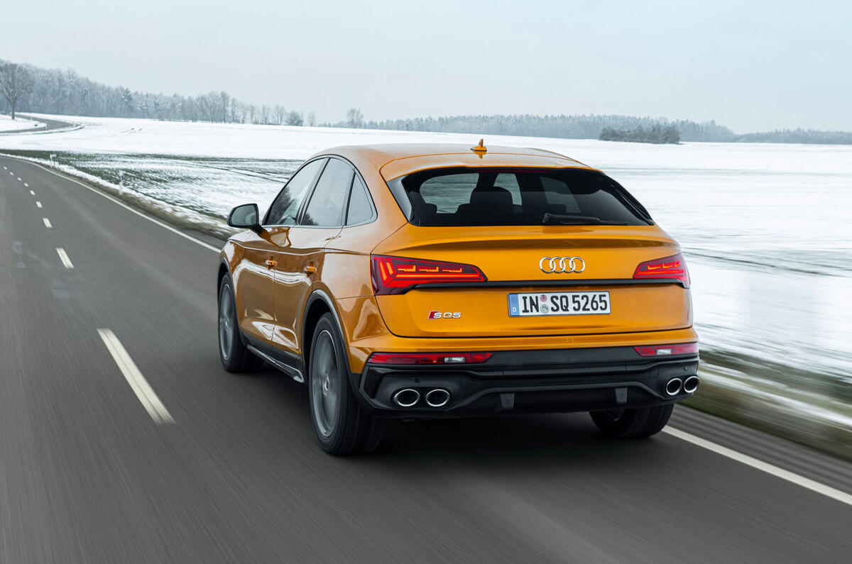 2 Audi SQ5 2021 : le héros de la première revue de conduite à l'arrière