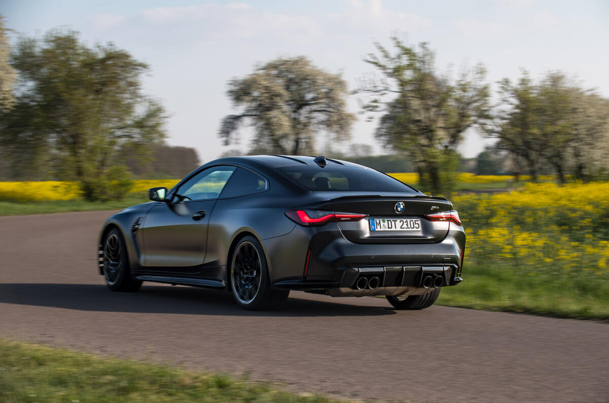 2 BMW M4 non comp Manuel 2022 FD angle arrière