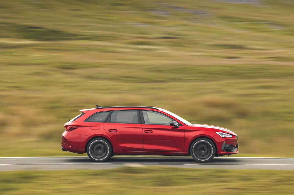 2 Cupra Leon Estate 2021 UE FD héros de côté