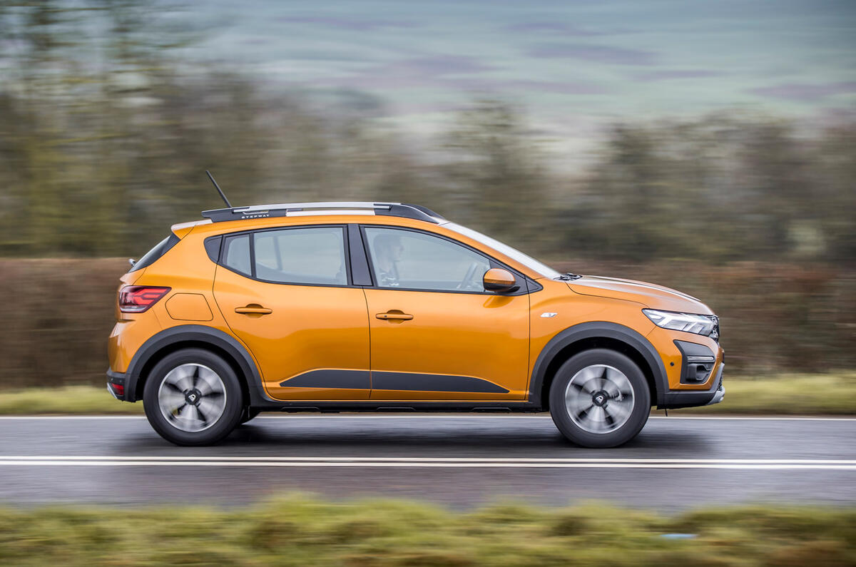 2 Dacia Sandero Stepway 2021 : la première revue de conduite britannique côté héros