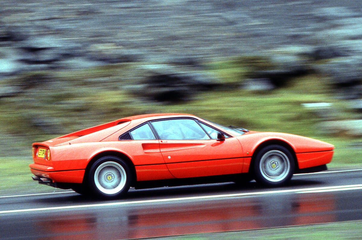 Ferrari 308 GTB - side