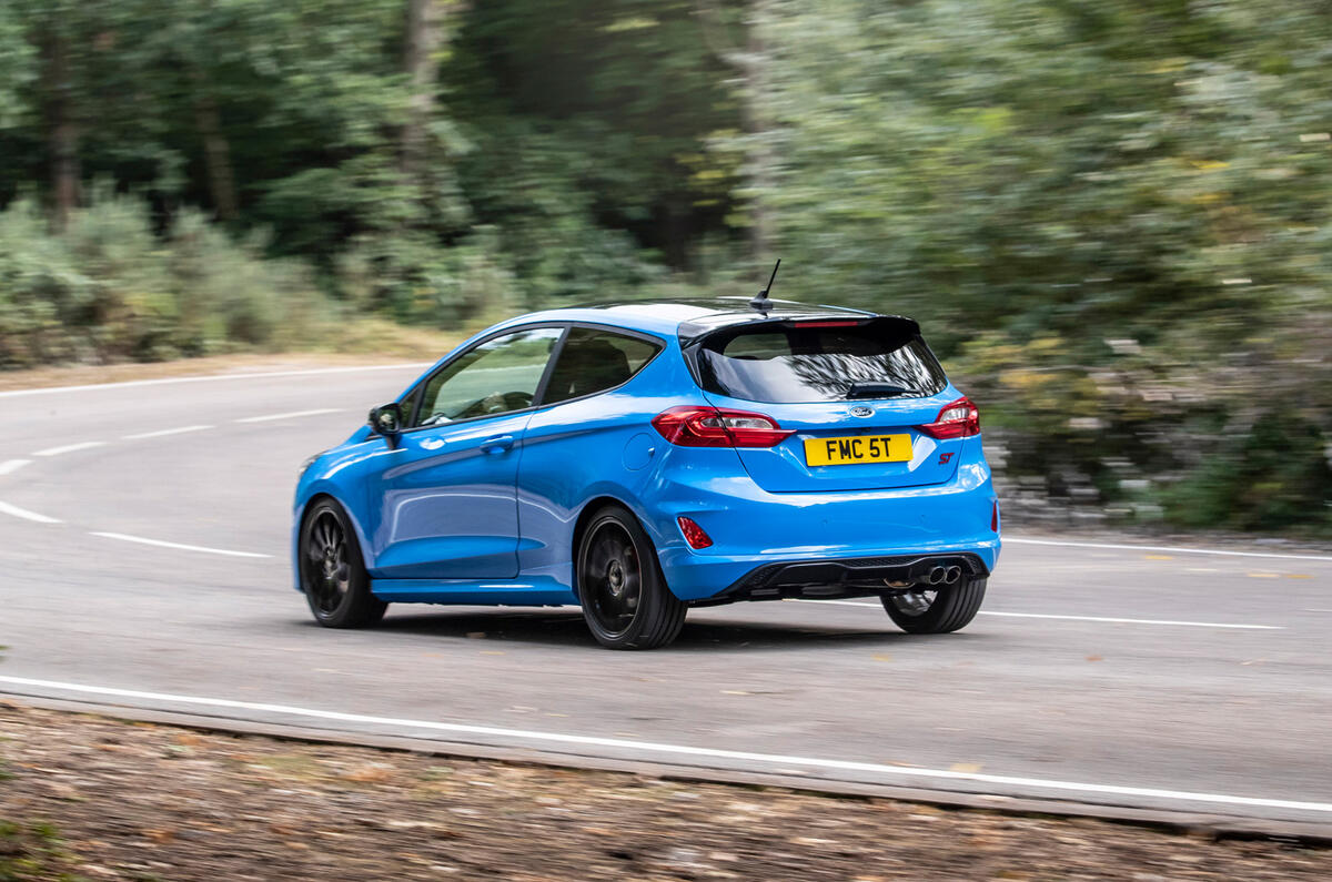 Ford Fiesta ST Edition 2020 : premier bilan de conduite au Royaume-Uni - le héros à l'arrière