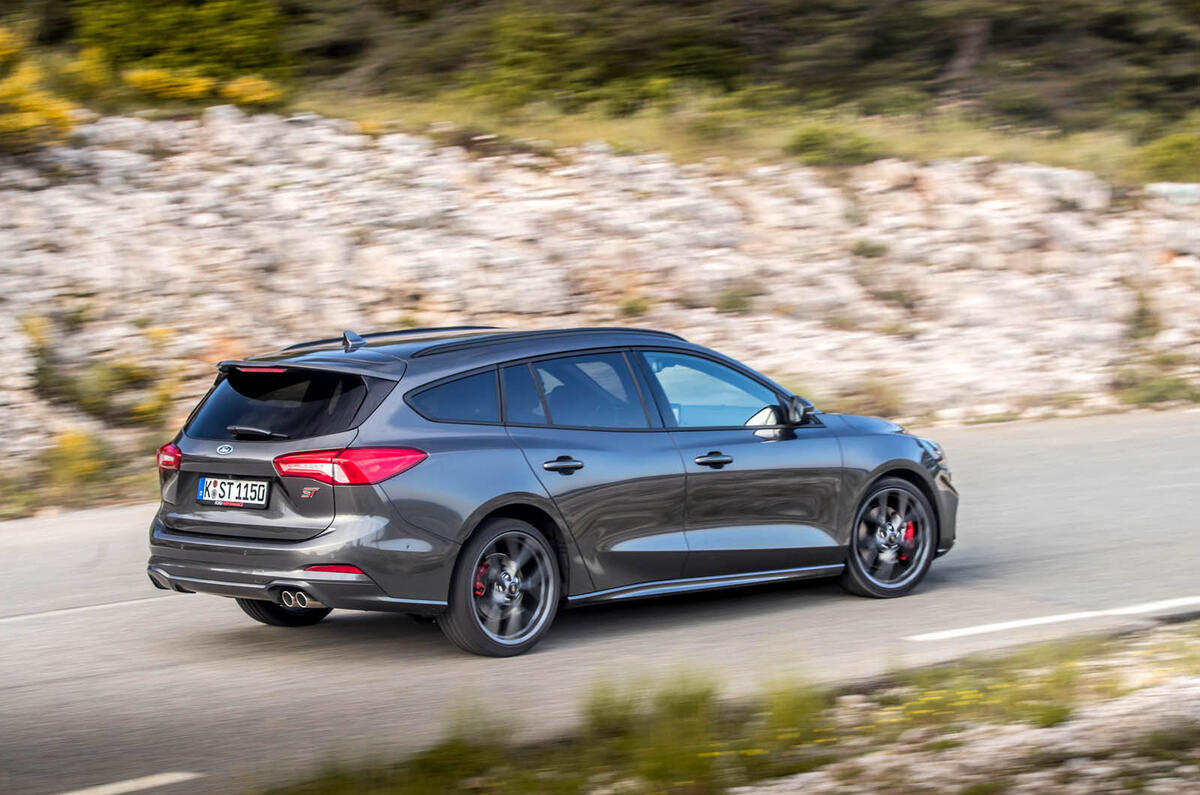 Ford Focus St Estate 2 0 Ecoblue 2019 Review Autocar
