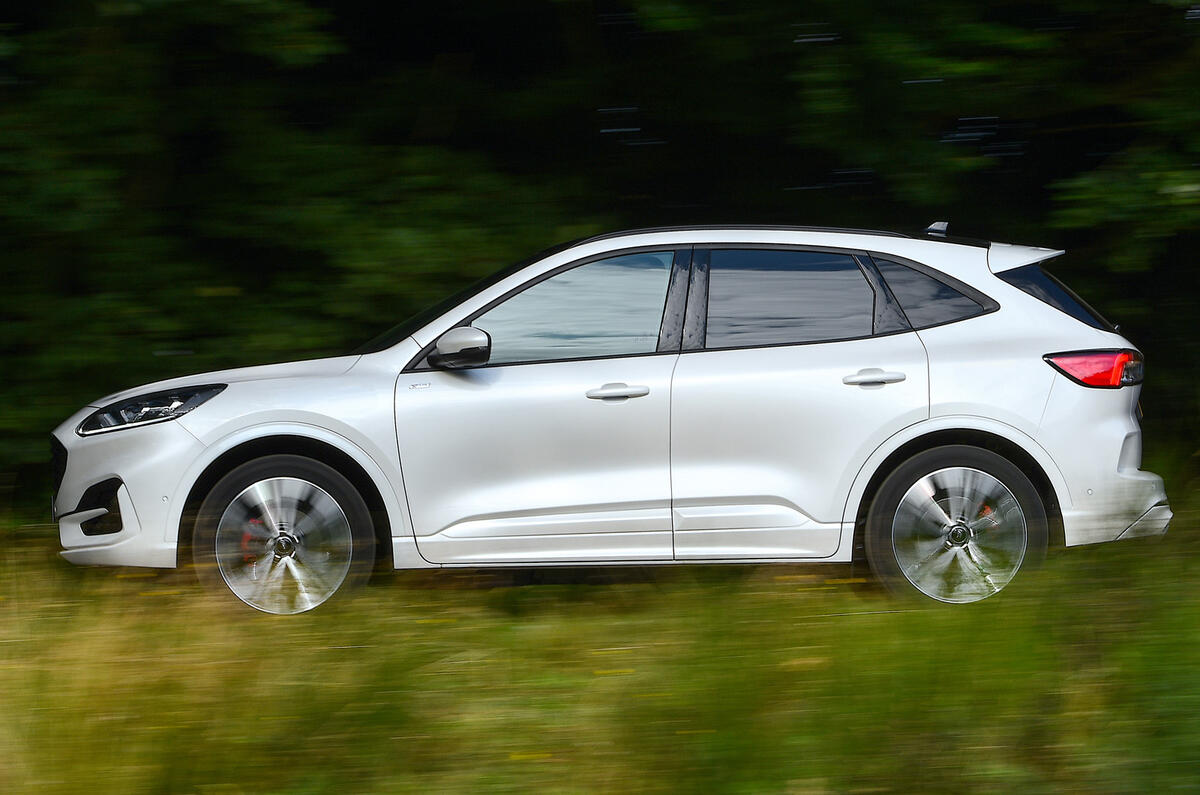 2 Ford Kuga Ecoblue MHEV 2021, premier essai au Royaume-Uni, héros latéral