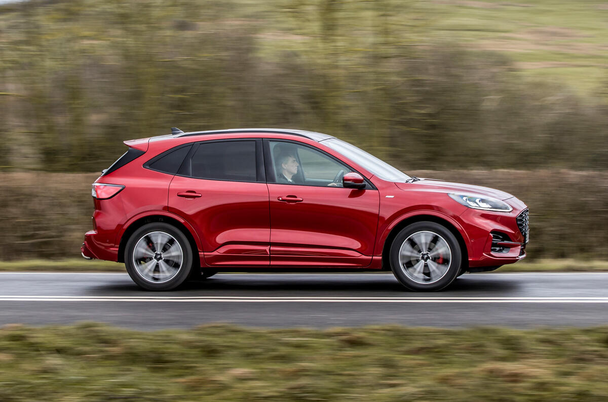 2 Ford Kuga FHEV 2021 UE FD héros de côté