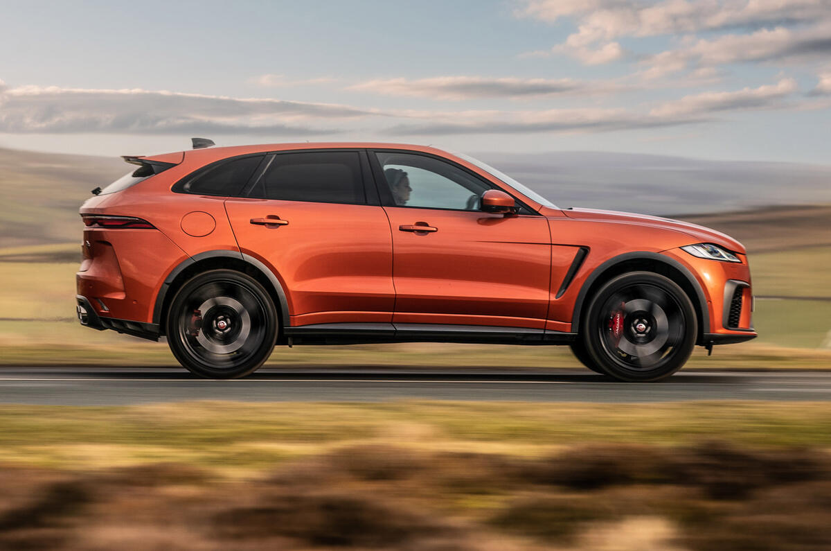 2 Jaguar F Pace SVR 2021 : la première conduite britannique revue côté héros