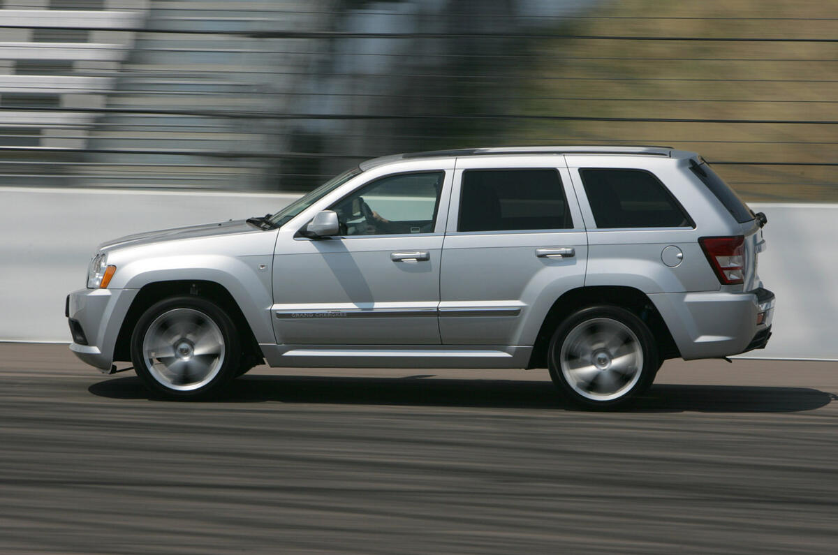 Jeep Grand Cherokee 2006 - hero side