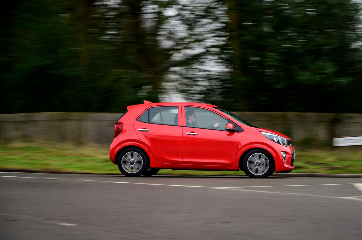 2 Kia Picanto 2021 : le premier disque dur passe en revue le côté héros