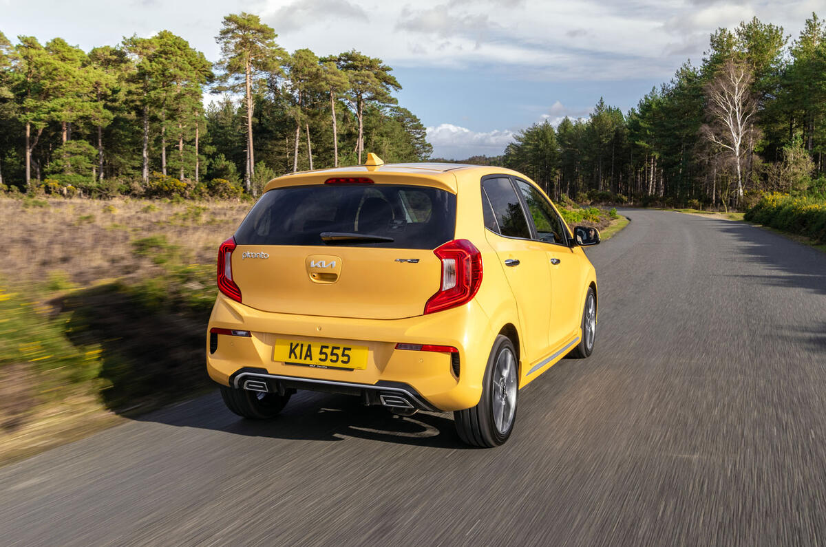 Kia Picanto GT Line suivi de l'arrière