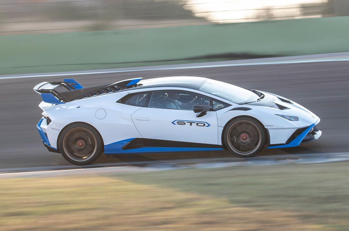 2 Lamborghini Huracan STO 2021 FD côté héros