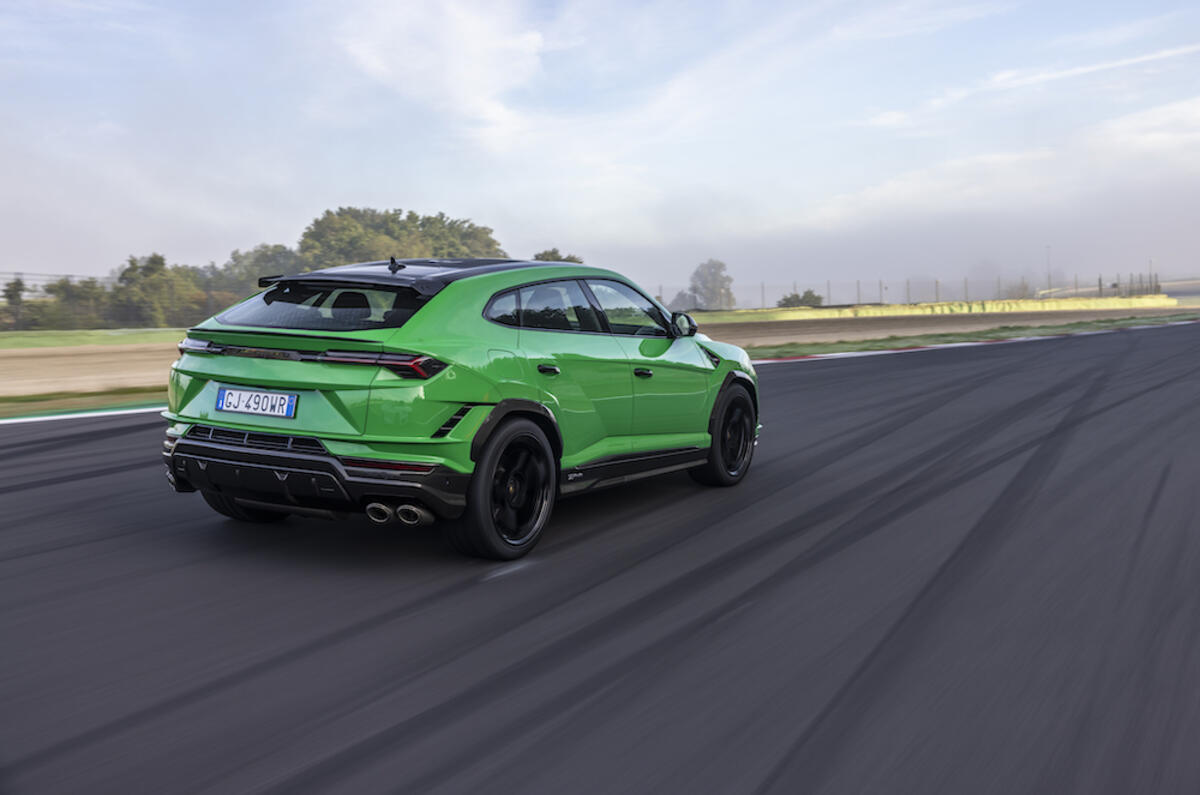 Lamborghini Urus Performante suivi arrière