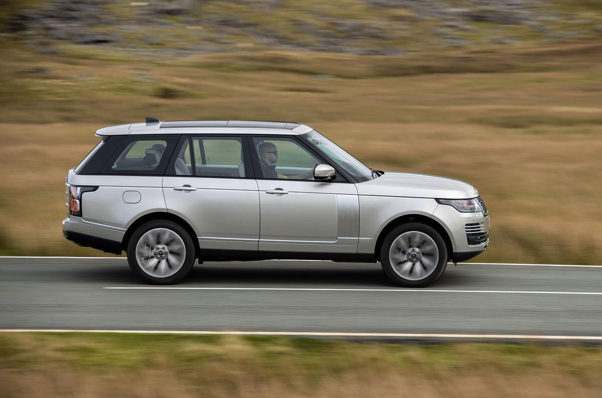 Land Rover Range Rover D300 2020 : premier bilan de conduite au Royaume-Uni - côté héros