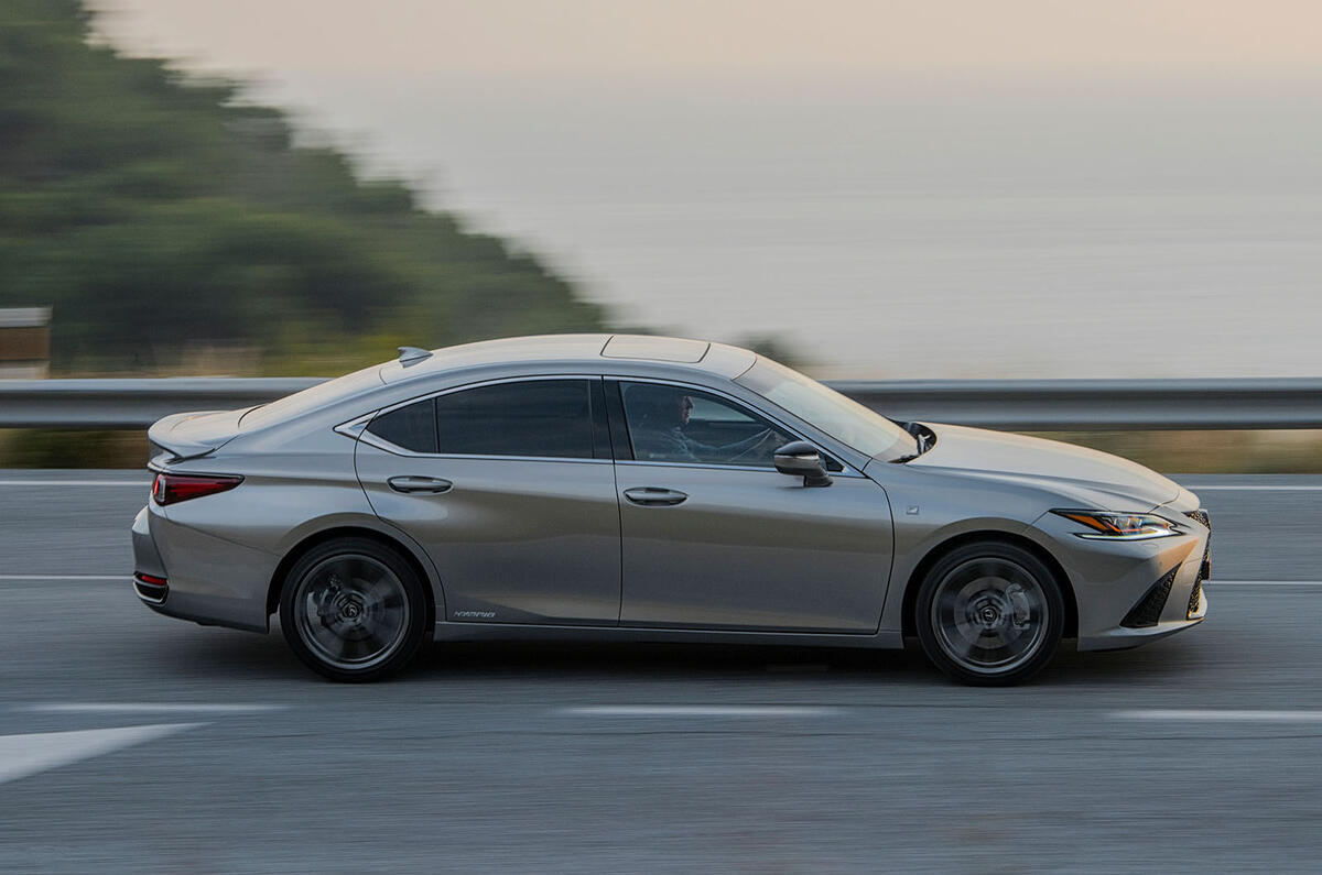 Lexus ES 300h 2019 review | Autocar